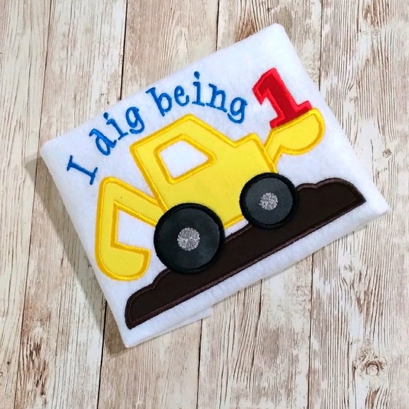 Embroidered Personalized Kid's T-shirt - Picture 1 of 1